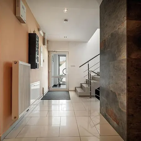 Elisabeth By Pyramid