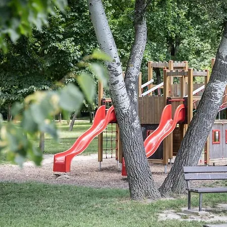 Elisabeth By Pyramid *