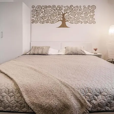 Elisabeth By Pyramid * Bratislava