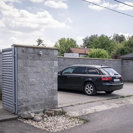 Elisabeth By Pyramid *